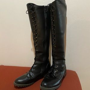 Like new - W Size 10 Knee High lace-up/zipper boots with thick soles.